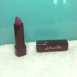 La Beaute Fatale Lipstick, Shade: Vibrate